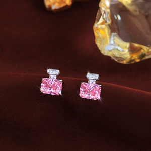 Boucles d'oreilles clous en argent sterling avec zircone rose scintillante en forme <span class=keywords><strong>de</strong></span> flacon <span class=keywords><strong>de</strong></span> <span class=keywords><strong>parfum</strong></span> pour femmes et jeunes filles - Bijoux cadeaux pour mariages et fêtes nuptiales - Product Image 5
