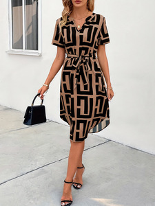 Robe à carreaux à manches courtes, style européen et américain, légèrement mature, pour les vacances d'été, avec petite ceinture évasée. - Product Image 5