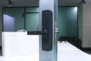 지문 코드 카드 키가있는 Tuya Wifi 앱 원격 제어 지능형 스마트 잠금 9 개 언어 지원 - Product Image 4