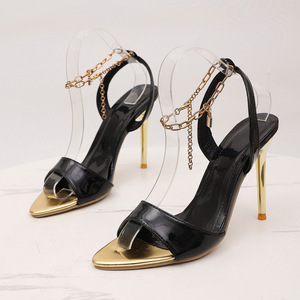 Sandales à talons hauts à bout ouvert pour femmes, talons aiguilles dorés métalliques, chaîne dorée à la cheville, décoration de fermoir, chaussures de soirée - Product Image 6