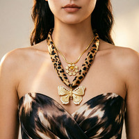 Collier ras du cou superposé pour femme, motif léopard, en acier inoxydable, avec pendentif en résine époxy et fleurs séchées, design de niche, style transfrontalier