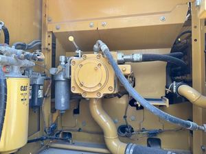 Excavatrice sur chenilles Caterpillar 320GC d'occasion avec accessoire de préhension - Product Image 3