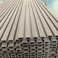 Grille de co-extrusion WPC extérieure, façade résistante aux intempéries, panneau mural 3D cannelé