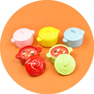 Miniatura de olla colorida en 3D de resina para casa de muñecas, juguete de cocina, bricolaje, fabricación de joyas, colgante para llavero, adorno de pegamento cremoso - Product Image 1