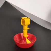 Mini tasse d'abreuvement automatique de poulet avec l'adaptateur en plastique ou d'acier inoxydable pour l'équipement d'eau potable de volaille