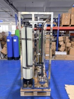 Système de traitement d'eau par osmose inverse industriel 500LPH, installation de purification RO en acier inoxydable SS304 pour l'eau potable pure