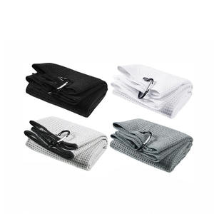 Serviette de golf brodée personnalisée en microfibre avec poche magnétique Serviette de golf gaufrée en microfibre avec logo - Product Image 1