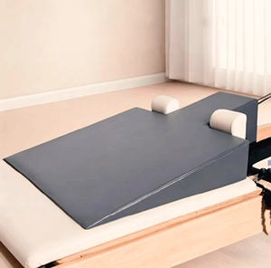 Cuña de espuma profesional para Pilates para máquina Reformer, almohadilla ergonómica <span class=keywords><strong>inclinada</strong></span> para entrenamiento del core y rehabilitación - Product Image 3