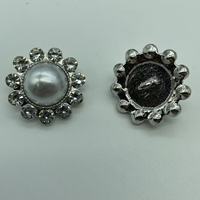 Kancing Logam Berhiaskan Rhinestone Berkualitas Tinggi dengan Bunga dan Mutiara untuk Desain Fashion
