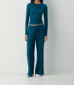 Chemises pour femmes en <span class=keywords><strong>turquoise</strong></span> doux et respirant, col rond transparent, manches longues, couleur unie, chemises à manches longues pour femmes, OEM - Product Image 1
