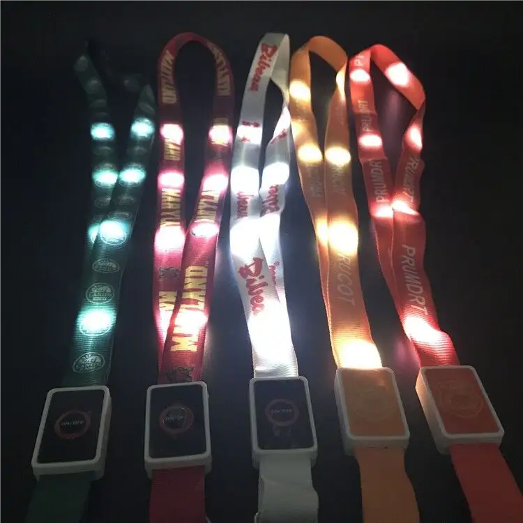 ของขวัญส่งเสริมการขายโลโก้ที่กำหนดเอง Lighted คอเชือกเส้นเล็กยาวนำแสงขึ้น Lanyards สำหรับเหตุการณ์