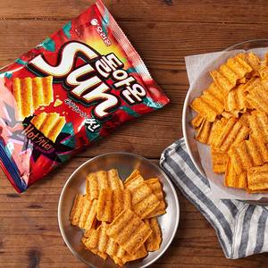 Chips de Maíz Coreanos ORION Sun Corn Flakes 80g, Chips de Patata Grandes y Ondulados, Snack Exótico Inflado, Sabor a Ajo - Product Image 2