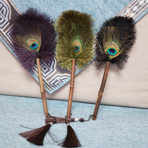 Boho Chic Peacock Duster Petit balai à plumes naturelles de 28cm avec manche en bois et bambou Pendentif prêt pour cadeau - Product Image 2