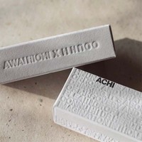 Boîte en papier écologique avec logo personnalisé, estampage à chaud doré, texture de papier, boîte en papier pour parfum et cosmétiques, nouvelles innovations, bon prix, emballage en papier