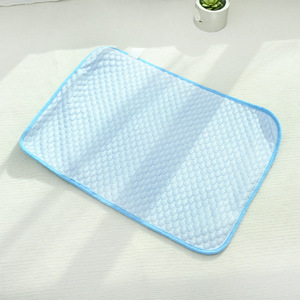 Alfombra Refrigerante Reutilizable de Seda de Hielo para Perros, Manta Lavable para Dormir, Alfombra Refrigerante para Perros, Cachorros y Gatos - Product Image 2