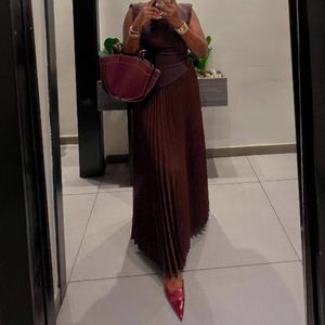 ชุด2ชิ้นเสื้อแขนสั้นและกระโปรงจีบสีพื้นของผู้หญิงสไตล์แอฟริกัน - Product Image 4