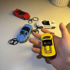 Porte-clés Mini Voiture de Sport 1:64, Pendentif Créatif Dessin Animé pour Sac à Dos, Décoration Suspendue pour Couple, Jouet, Petit Cadeau, Vente en Gros - Product Image 2