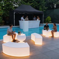 Banc courbé lumineux extérieur rustique et écologique 16 couleurs avec indice d'étanchéité IP65 pour dîners, fêtes et ensembles de tables de mariage