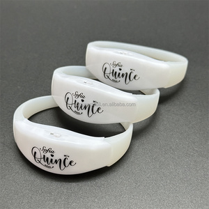 Vòng đeo tay <span class=keywords><strong>LED</strong></span> phát sáng theo âm thanh bán buôn, bán chạy cho đám cưới, Diwali, Ramadan, lễ tốt nghiệp; phát sáng nhấp nháy ngày lễ tình nhân - Product Image 5