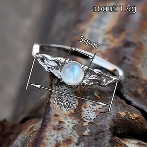 Anello Minimalista Traforato Testurizzato per Donne, Gioiello da Dito Vintage Elegante e alla Moda - Product Image 5
