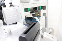 Machine de remplissage et de scellage de flacons en plastique à 5 buses, remplisseuse de liquides monodose de bureau pour sérum, essence, gouttes pour les yeux