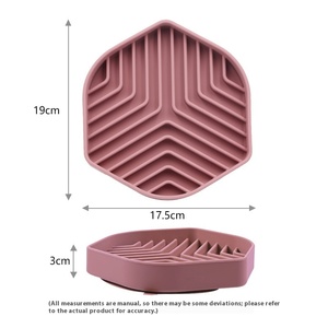 Nuovo Silicone Pet quadrato leccare il cane antiscivolo ciotola di alimentazione lenta con disegno di scanalatura per cani e gatti - Product Image 6