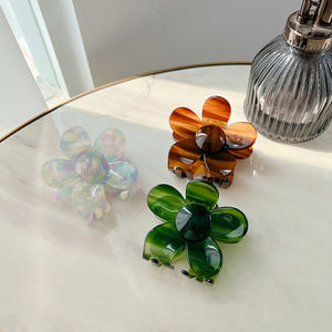 Vente en gros de serre-tête haut de gamme dégradé en fleur en acétate à la mode griffes de <span class=keywords><strong>cheveux</strong></span> florales brillantes pour femmes - Product Image 3