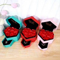 Nouvelle conception en forme de cœur, 9 roses en savon, boîte à collier, cadeau de Noël pour femme, boîte à bijoux en forme de cœur, rose en savon, fleur