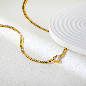 Collar con Colgante de Corazón de Diamantes, Cadena de Oro, Unisex, Uso Diario, Diseño Geométrico, Tema de Amor, Joyería de Acero Inoxidable - Product Image 2