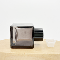 Bouteille diffuseur à roseaux carrée en verre noir clair de 50 ml et 100 ml, col de 28 mm, bouchon à vis en aluminium, pour huiles essentielles aromatiques – Vente en gros