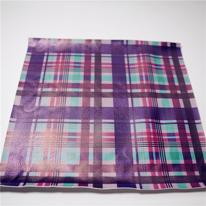 Tissu en vinyle PVC imitation <span class=keywords><strong>cuir</strong></span> à grain de litchi imprimé numérique personnalisé, résistant aux taches, pour sacs, canapés, textiles de maison, meubles - Product Image 3