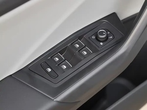 <span class=keywords><strong>T</strong></span>-<span class=keywords><strong>Roc</strong></span> 300TSI Versión Chenguang: Kit de carrocería deportiva Full R-<span class=keywords><strong>Line</strong></span>, llantas de aleación de 18 pulgadas, faros delanteros IQ.Light Matrix, riel de techo plateado - Product Image 2