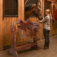 Support à selle en bois personnalisé de style européen pour équipement équestre et matériel pour chevaux, utilisation extérieure, équipement pour chevaux