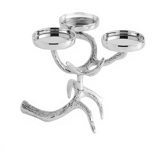 เชิงเทียนโลหะโบราณ 3 แขน ลายเขากวางสีเงิน ของตกแต่งบ้านสไตล์วินเทจ - Product Image 3