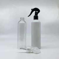 Flacon pulvérisateur en plastique rechargeable en gros, blanc opaque, contenant en PET avec pulvérisateur à fine brume pour solution de nettoyage, usage cosmétique