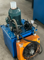 Machine de formage à froid par poinçonnage hydraulique pour profilés en acier galvanisé pour supports solaires profil Omega personnalisés