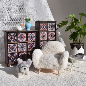 طقم غرفة معيشة مصغر رائع - أرائك زغبية ومصباح مزهر ووسائد لطيفة - Product Image 2