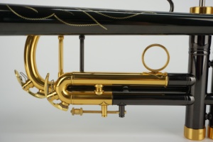 Trompeta Profesional de Alta Calidad en Sib, Niquelada en Negro con Llaves Doradas, con Tornillo de Bloqueo del Deslizador, Instrumento de Viento con Accesorios - Product Image 4