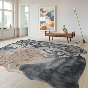 Tapis de soie rayonne exquis-Forme irrégulière avec des motifs organiques abstraits en gris et or, idéal pour les intérieurs avant-gardistes - Product Image 2