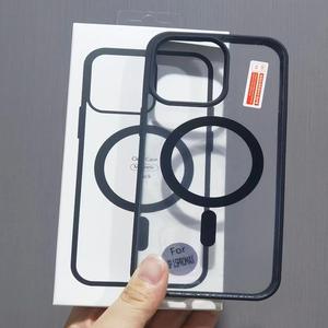 Funda de teléfono acrílica de TPU transparente de lujo para <span class=keywords><strong>iPhone</strong></span> 16 16Pro 15 con función de carga magnética y cubierta de protección - Product Image 1