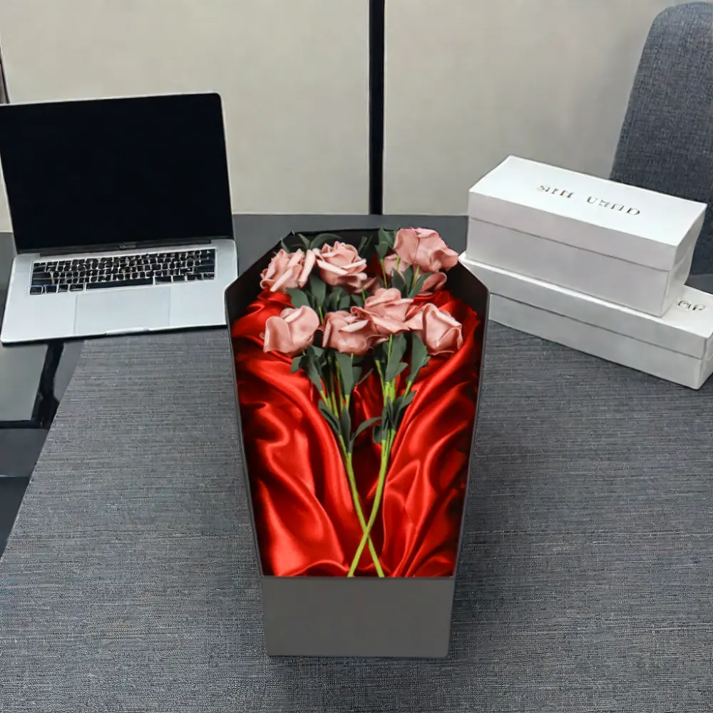 फूलों की पैकेजिंग के लिए क्राउन विन ताबूत के आकार का आभूषण अंगूठी उपहार बॉक्स, विंडो साटन लाइनिंग पेपर बॉक्स के साथ मेकअप पेपर बॉक्स जानता है