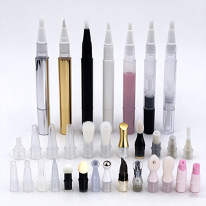 Vente en gros de stylos cosmétiques vides rotatifs en plastique de 3 ml et 5 ml avec pinceau, éponge et embout à bille pour produits de beauté liquides - Product Image 1