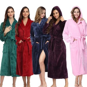 Peignoir de luxe en flanelle épaisse et douce pour femme, avec capuche, idéal pour l'hiver - Product Image 3