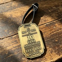 Étiquette de bagage en métal avec sangle en cuir, logo gravé, étiquette de valise personnalisée en laiton antique, cadeaux pour anniversaire ou membres, vente en gros