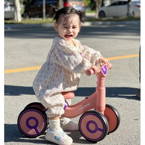 Vélo d'équilibre à 4 roues pour enfants, trotteur coulissant pour tout-petits, jouet à roulettes pour débutants pour enfants - Product Image 1