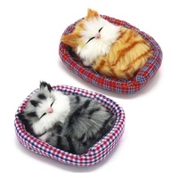 2 Pièces Jouet en Peluche Chat Endormi dans un Tapis pour Animaux de Compagnie, Mini Chaton dans un Tapis pour Animaux de Compagnie avec Sons de Miau Décoration pour Bureau Jouet à Main Cadeau pour Enfants Garçon