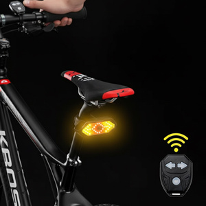 Lampe de vélo sans fil rechargeable par USB, feu arrière intelligent à LED pour le cyclisme, le tourisme et la ville avec batterie de 900 mAh - Product Image 1