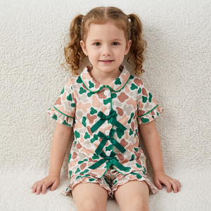 Ensemble de pyjama à manches courtes pour filles avec motif imprimé nœud vert, short confortable, vêtements de nuit - Product Image 1