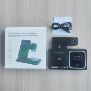 Support de <span class=keywords><strong>chargeur</strong></span> <span class=keywords><strong>sans</strong></span> fil pliable 3-en-1, compatible avec les téléphones, les montres et les écouteurs - Product Image 5