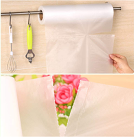 Rouleau de sacs en polyéthylène (PE) transparents de qualité alimentaire pour l'emballage continu sous vide des légumes et fruits, idéal pour les supermarchés et les épiceries.